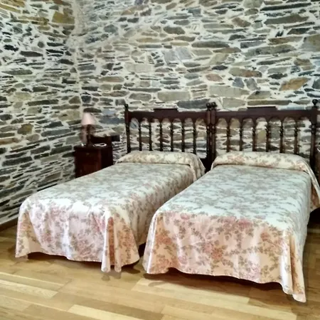 Casa Benaxo Currelos